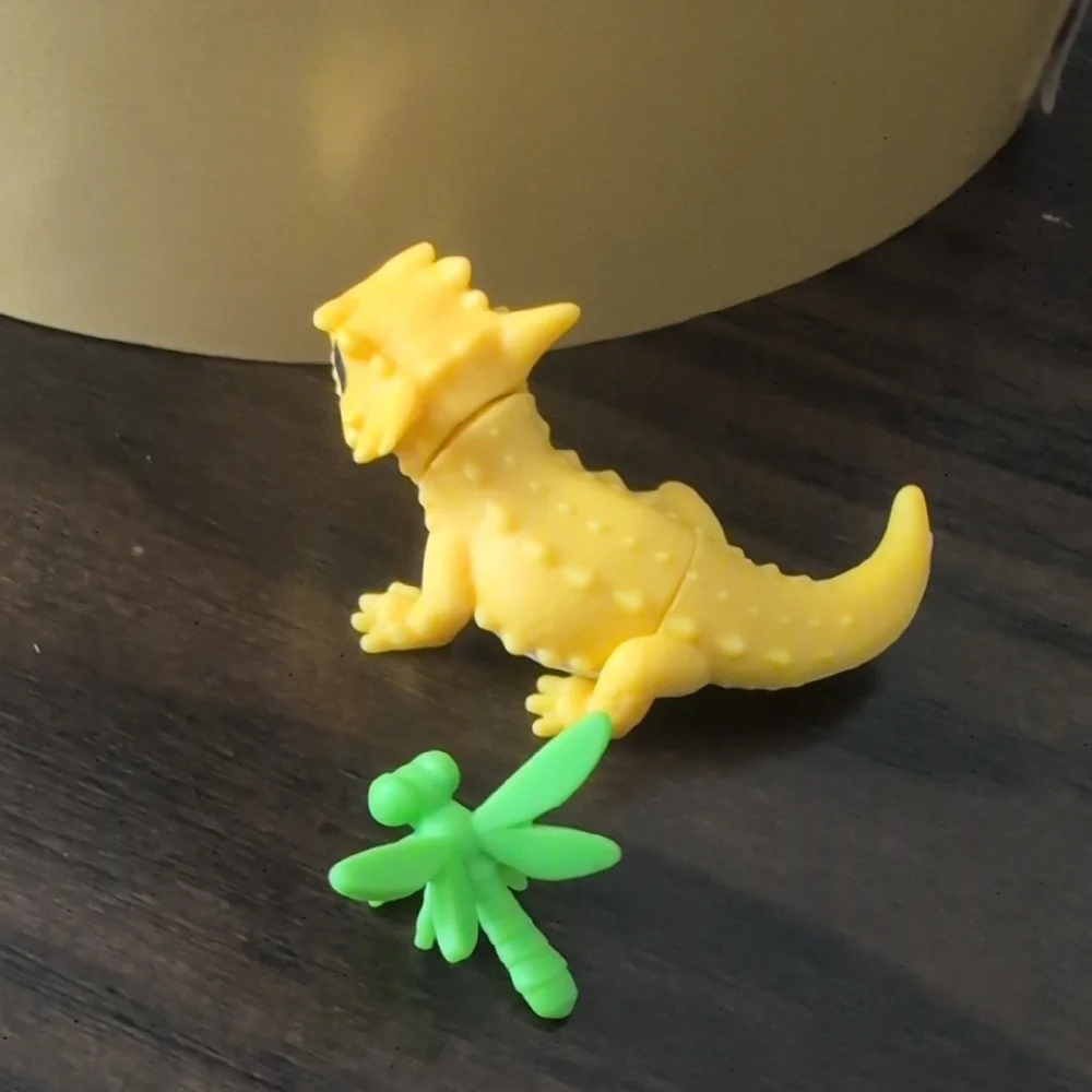 Gumi Yum~~~Yellow Reptile Toy with Green Insect